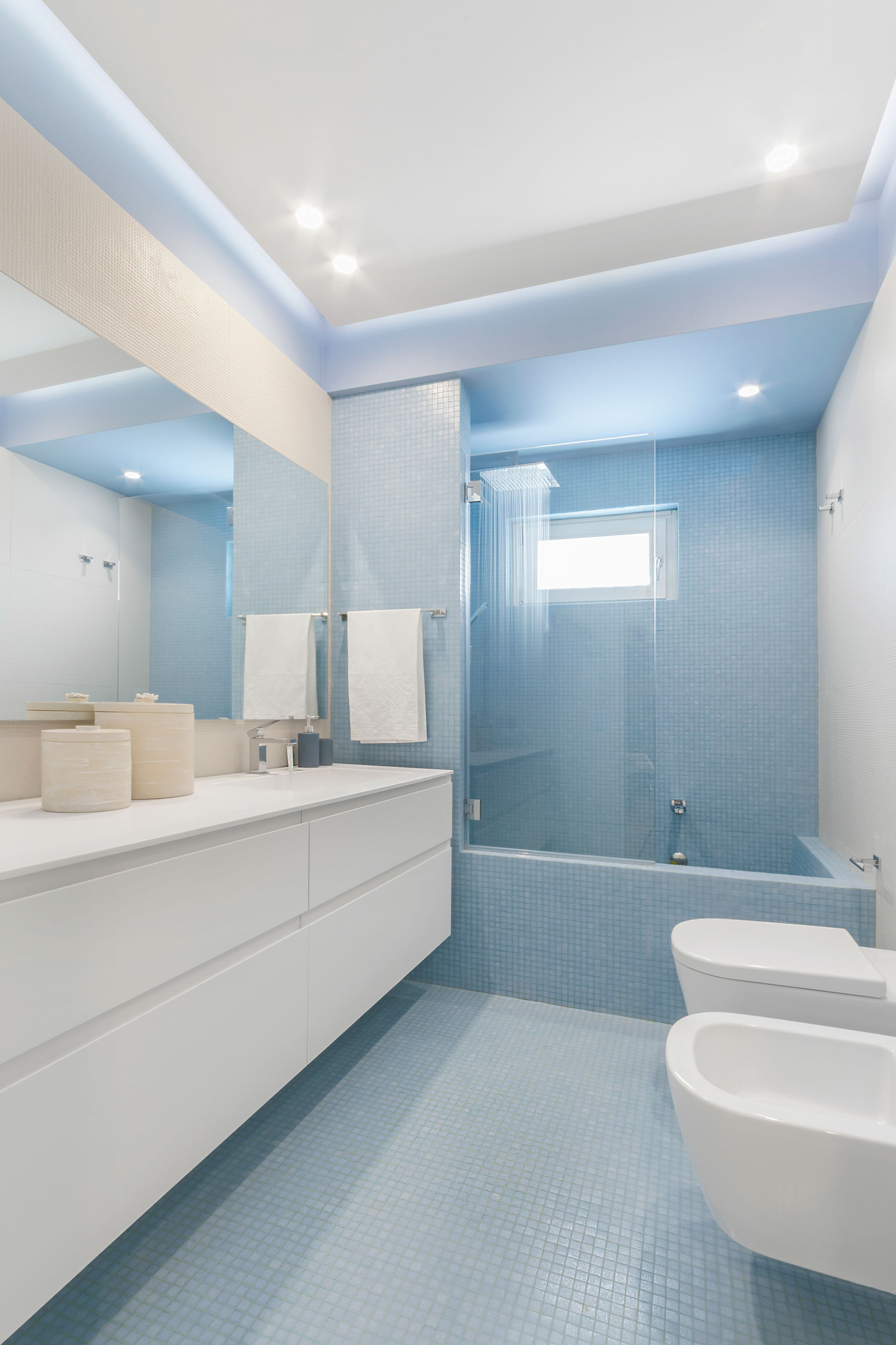 An Elegant and Luminous Home with a White Theme in Puglia, Italy by Salvatore Cannito (21)