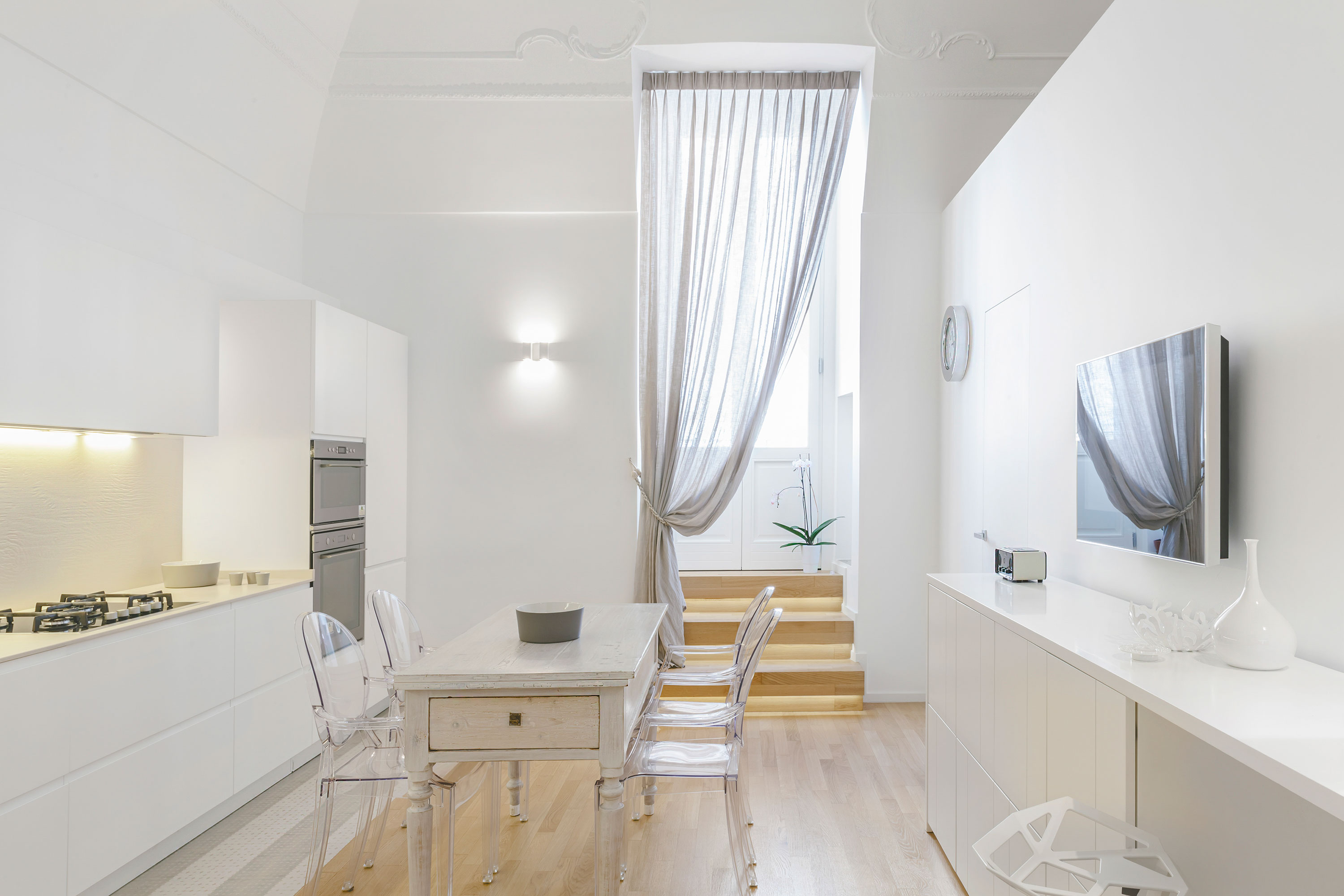 An Elegant and Luminous Home with a White Theme in Puglia, Italy by Salvatore Cannito (3)