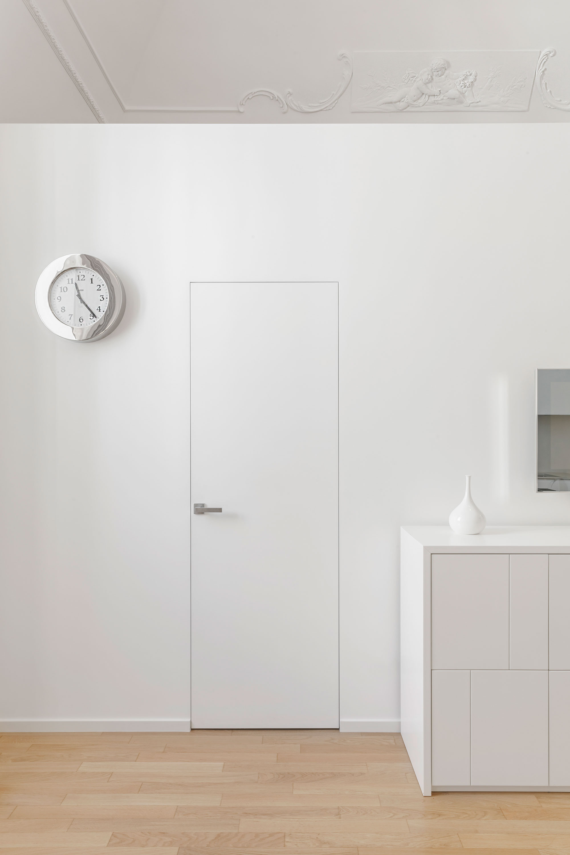 An Elegant and Luminous Home with a White Theme in Puglia, Italy by Salvatore Cannito (4)