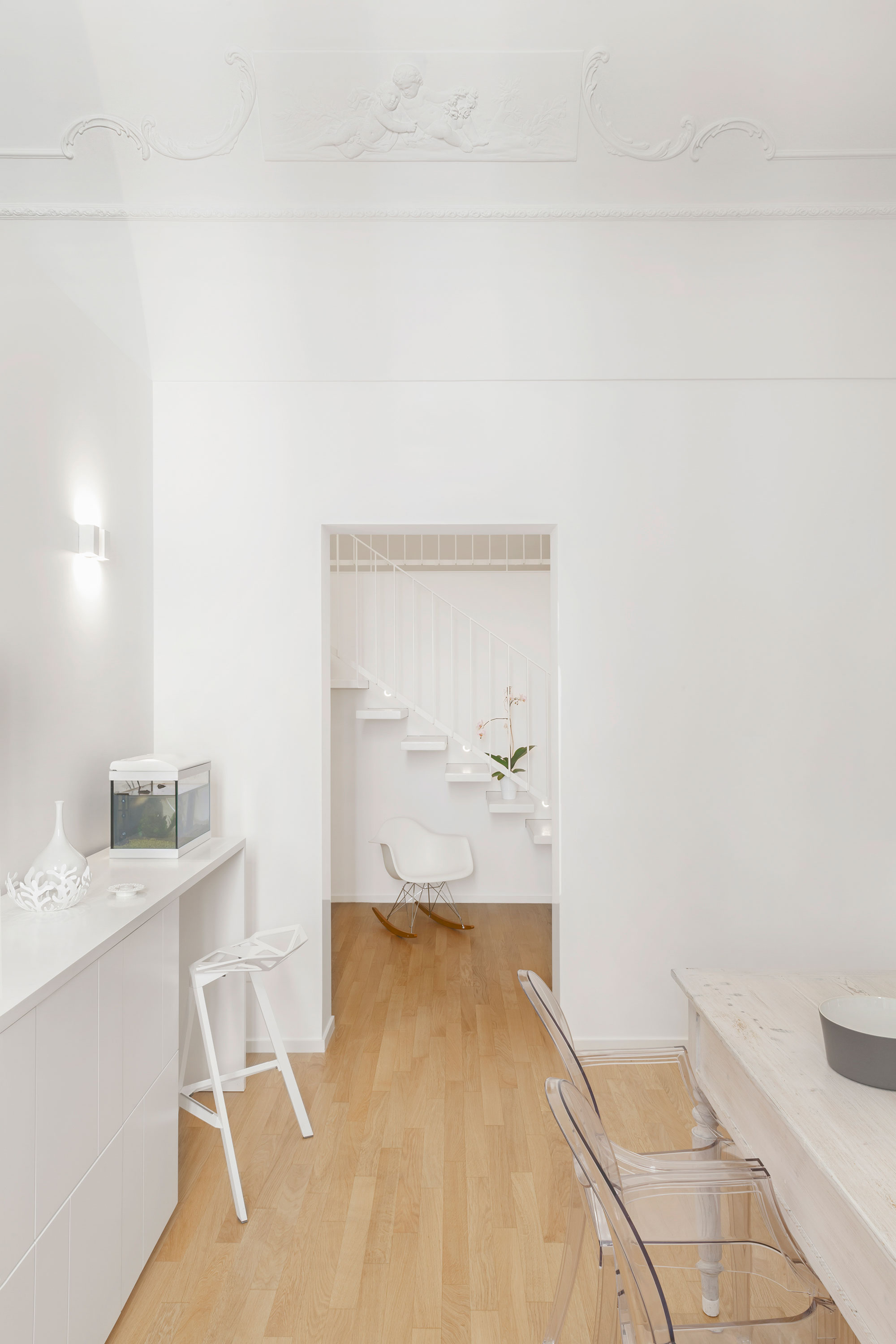 An Elegant and Luminous Home with a White Theme in Puglia, Italy by Salvatore Cannito (6)