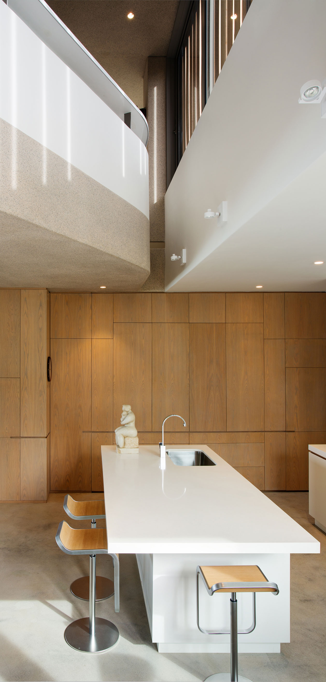 An Elegant and Spacious Family Home with Striking Interior Features in Plettenberg Bay by SAOTA (11)