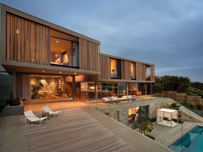 An Elegant and Spacious Family Home with Striking Interior Features in Plettenberg Bay by SAOTA (17)