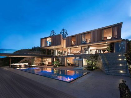 An Elegant and Spacious Family Home with Striking Interior Features in Plettenberg Bay by SAOTA (18)