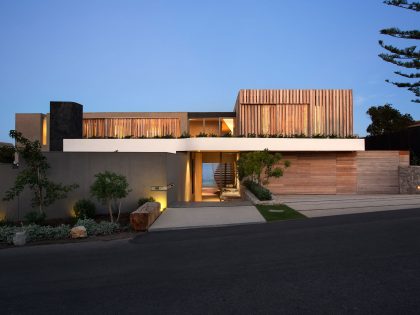 An Elegant and Spacious Family Home with Striking Interior Features in Plettenberg Bay by SAOTA (21)