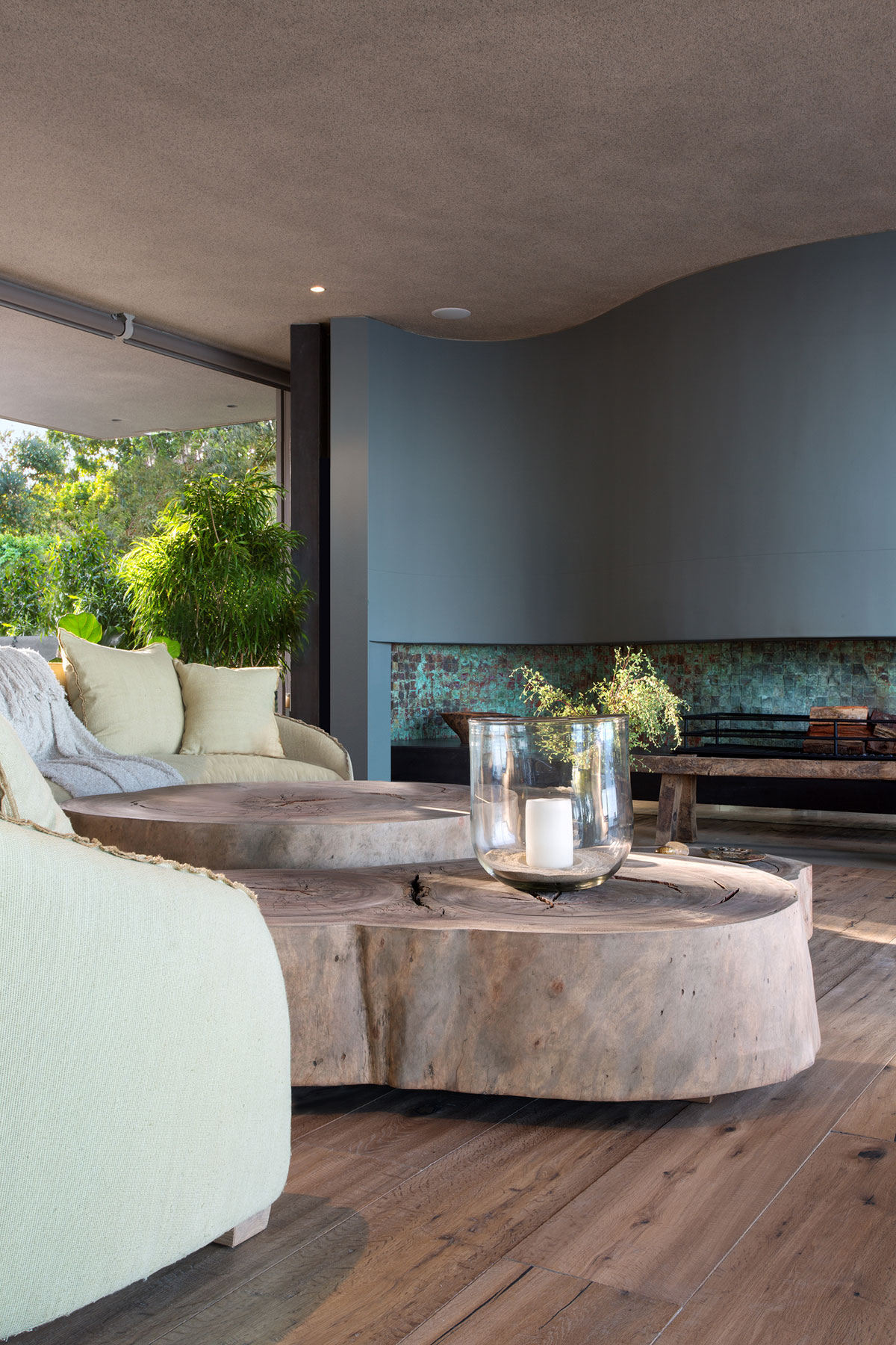An Elegant and Spacious Family Home with Striking Interior Features in Plettenberg Bay by SAOTA (7)