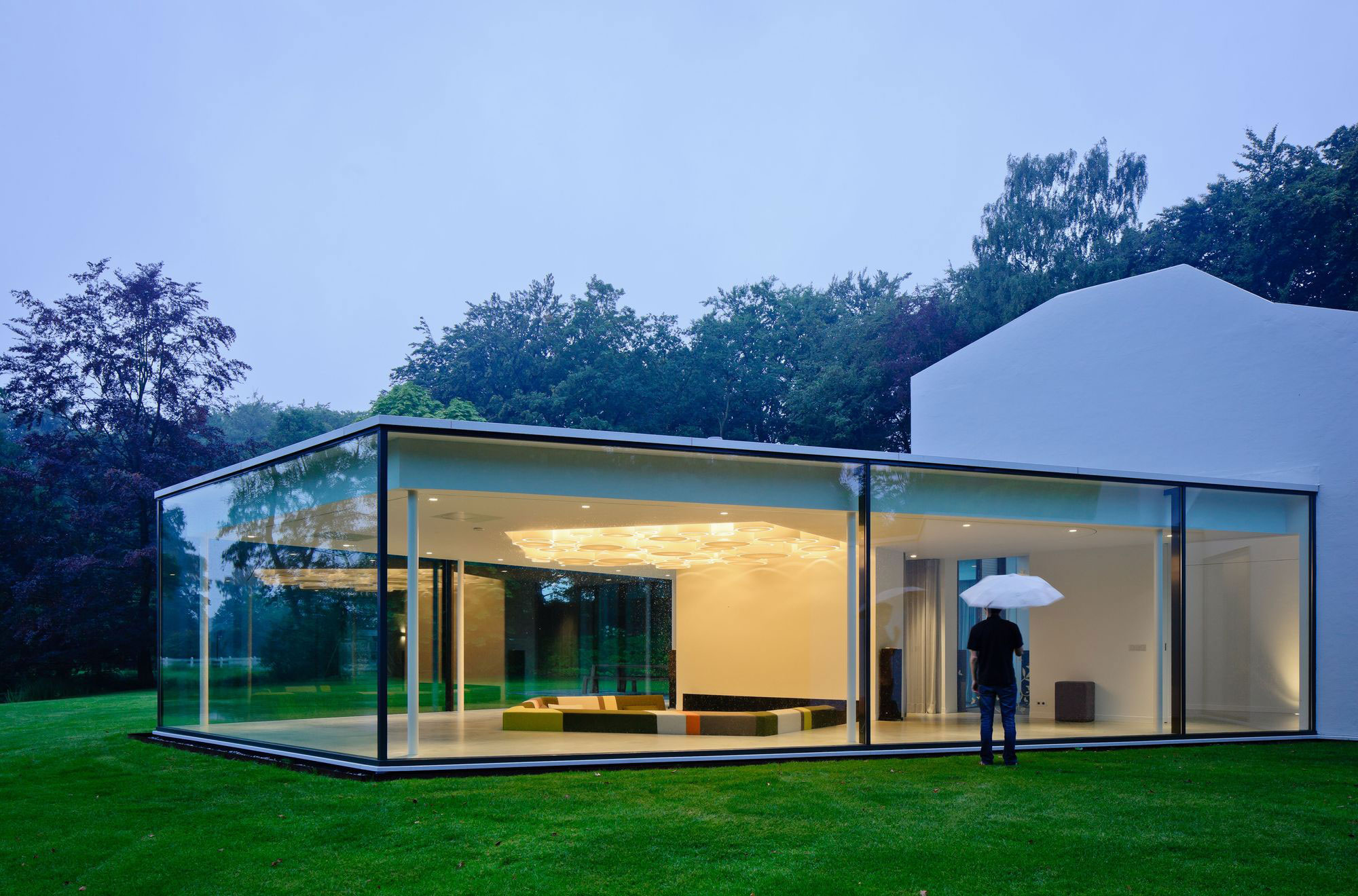An Old Bungalow Transformed into a Spacious and Light Contemporary House in Hilversum, The Netherlands by Mecanoo (11)