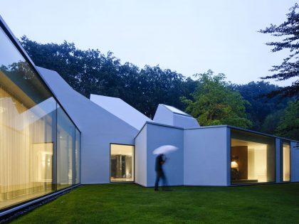 An Old Bungalow Transformed into a Spacious and Light Contemporary House in Hilversum, The Netherlands by Mecanoo (13)