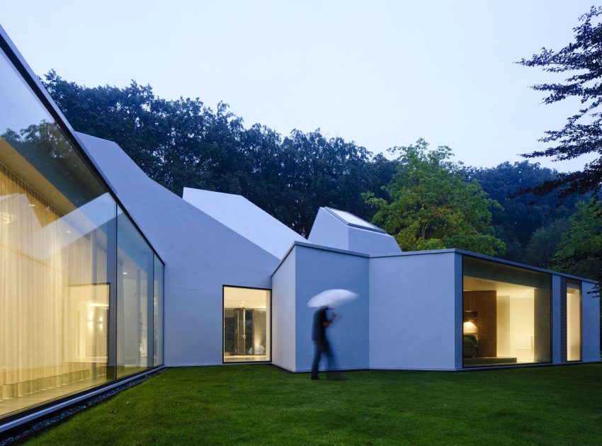 An Old Bungalow Transformed into a Spacious and Light Contemporary House in Hilversum, The Netherlands by Mecanoo (13)