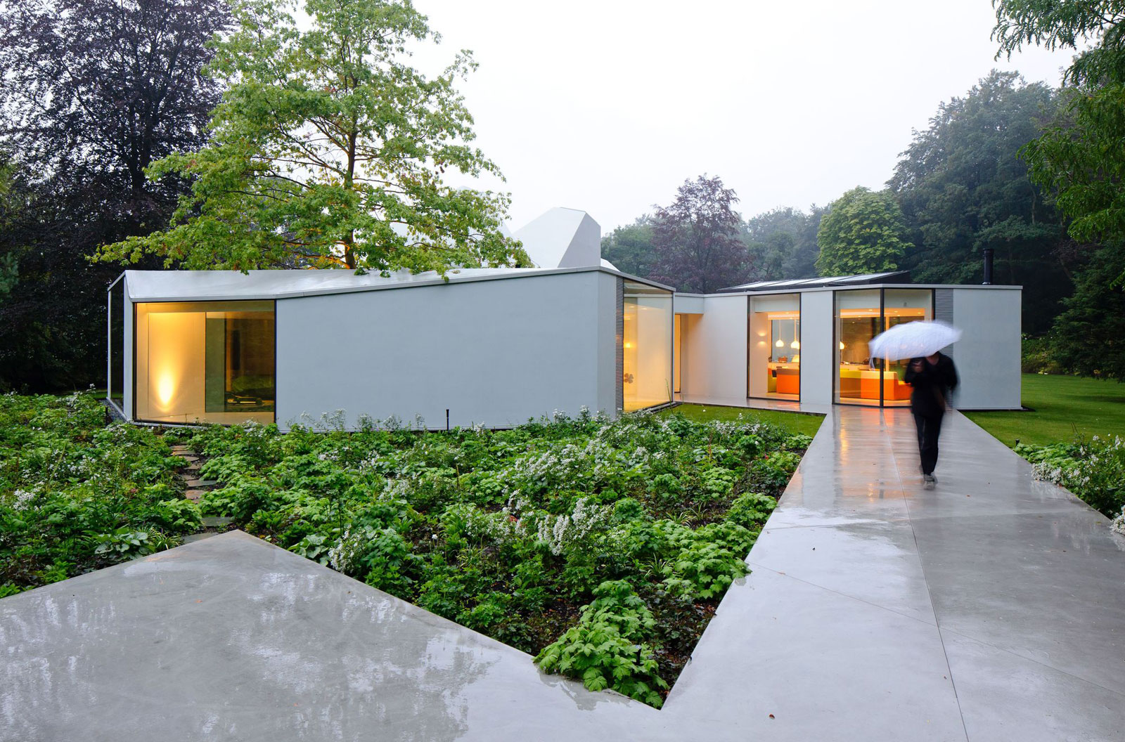 An Old Bungalow Transformed into a Spacious and Light Contemporary House in Hilversum, The Netherlands by Mecanoo (14)