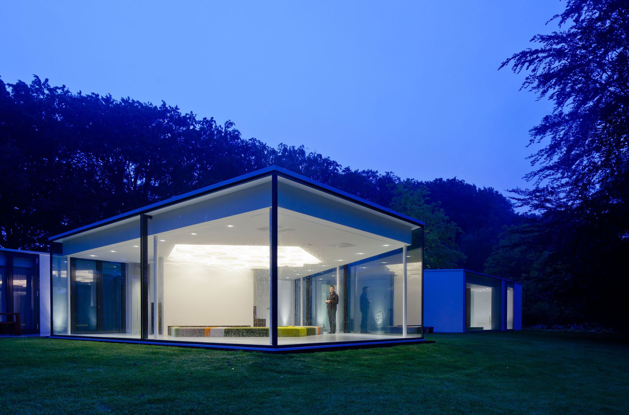 An Old Bungalow Transformed into a Spacious and Light Contemporary House in Hilversum, The Netherlands by Mecanoo (16)