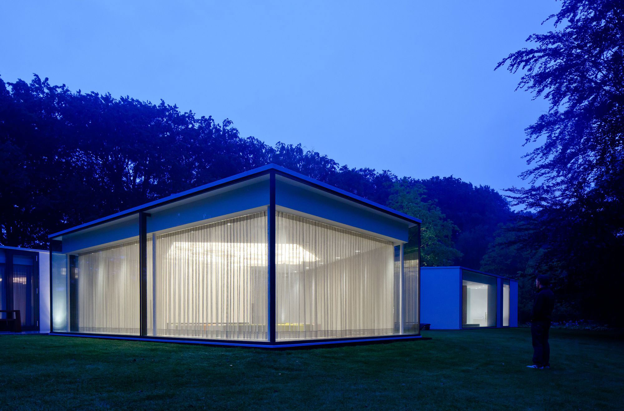 An Old Bungalow Transformed into a Spacious and Light Contemporary House in Hilversum, The Netherlands by Mecanoo (17)