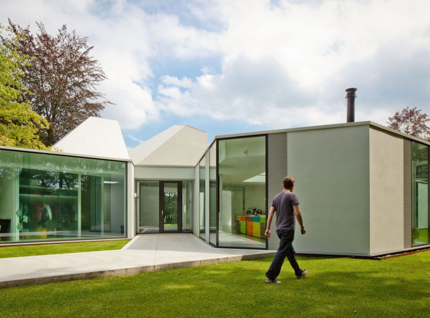 An Old Bungalow Transformed into a Spacious and Light Contemporary House in Hilversum, The Netherlands by Mecanoo (2)