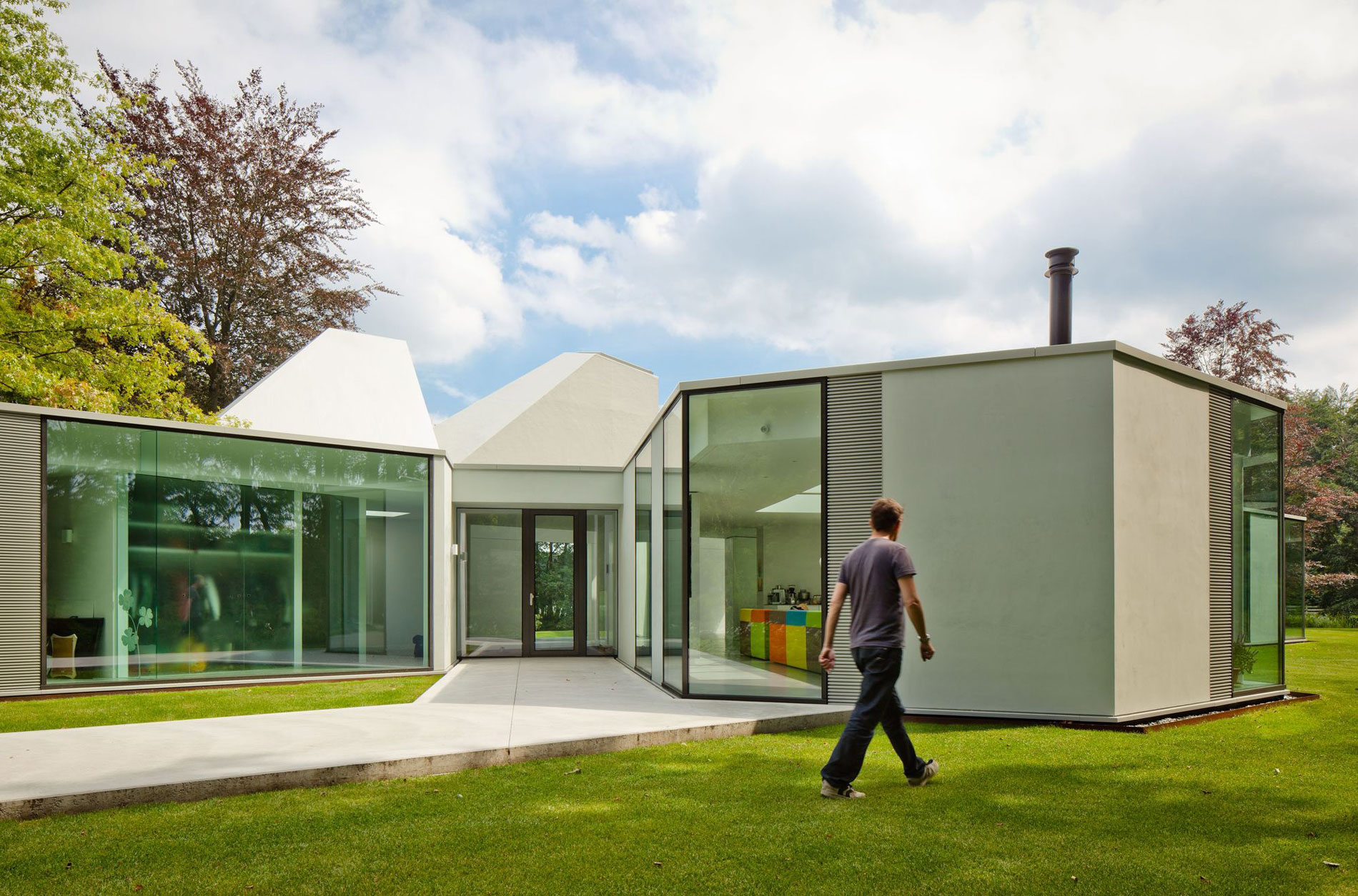 An Old Bungalow Transformed into a Spacious and Light Contemporary House in Hilversum, The Netherlands by Mecanoo (2)