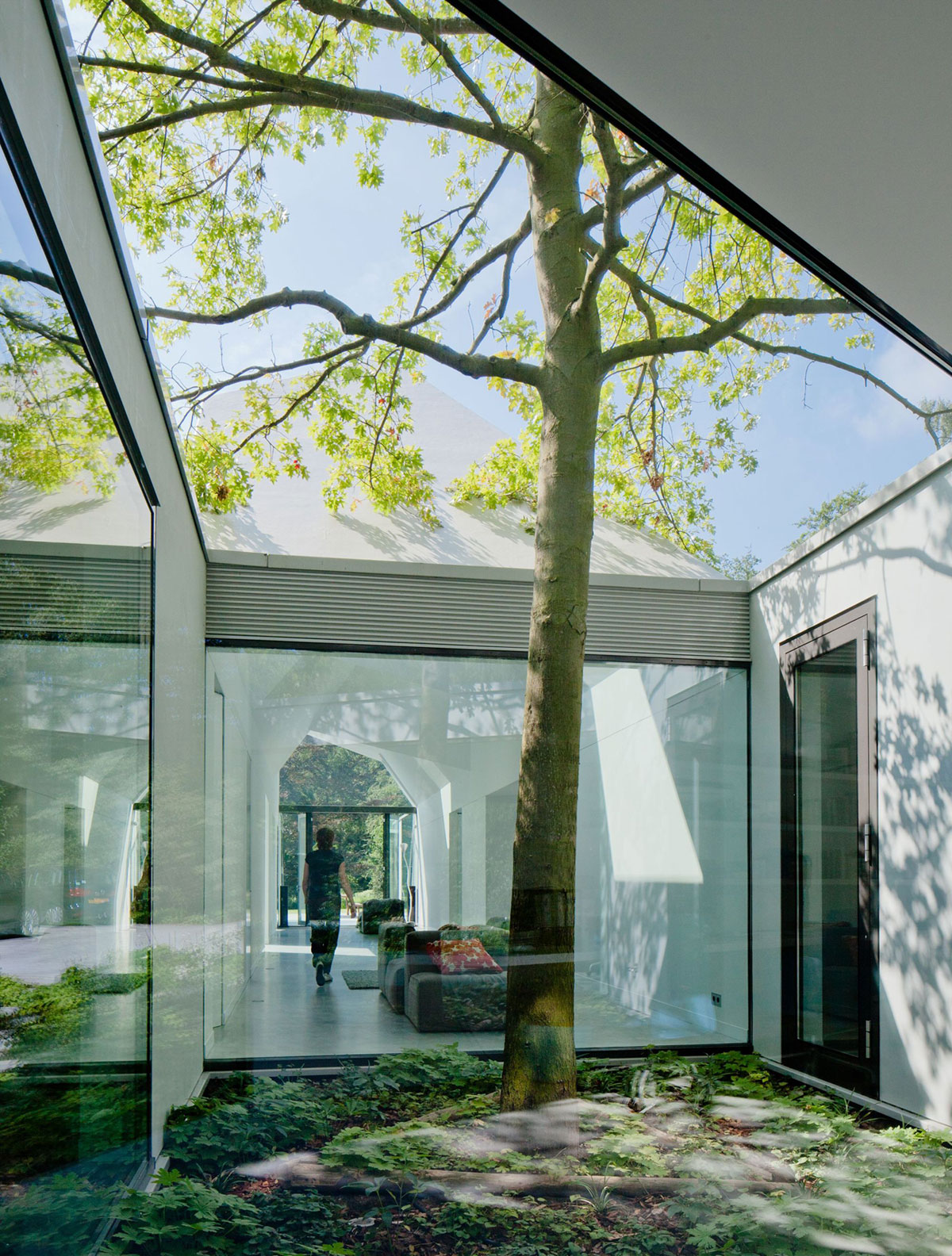 An Old Bungalow Transformed into a Spacious and Light Contemporary House in Hilversum, The Netherlands by Mecanoo (3)