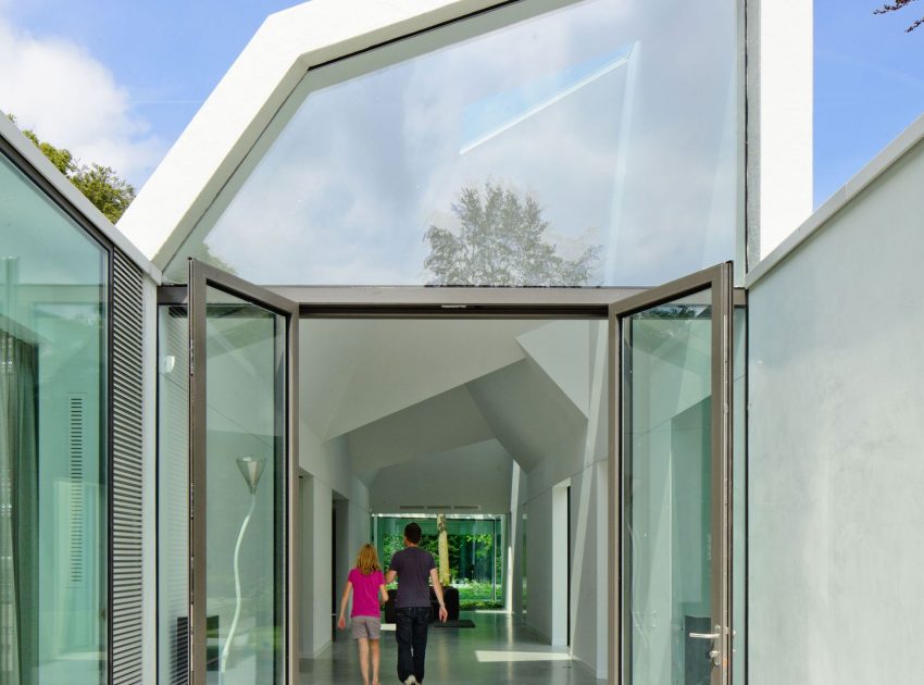 An Old Bungalow Transformed into a Spacious and Light Contemporary House in Hilversum, The Netherlands by Mecanoo (4)