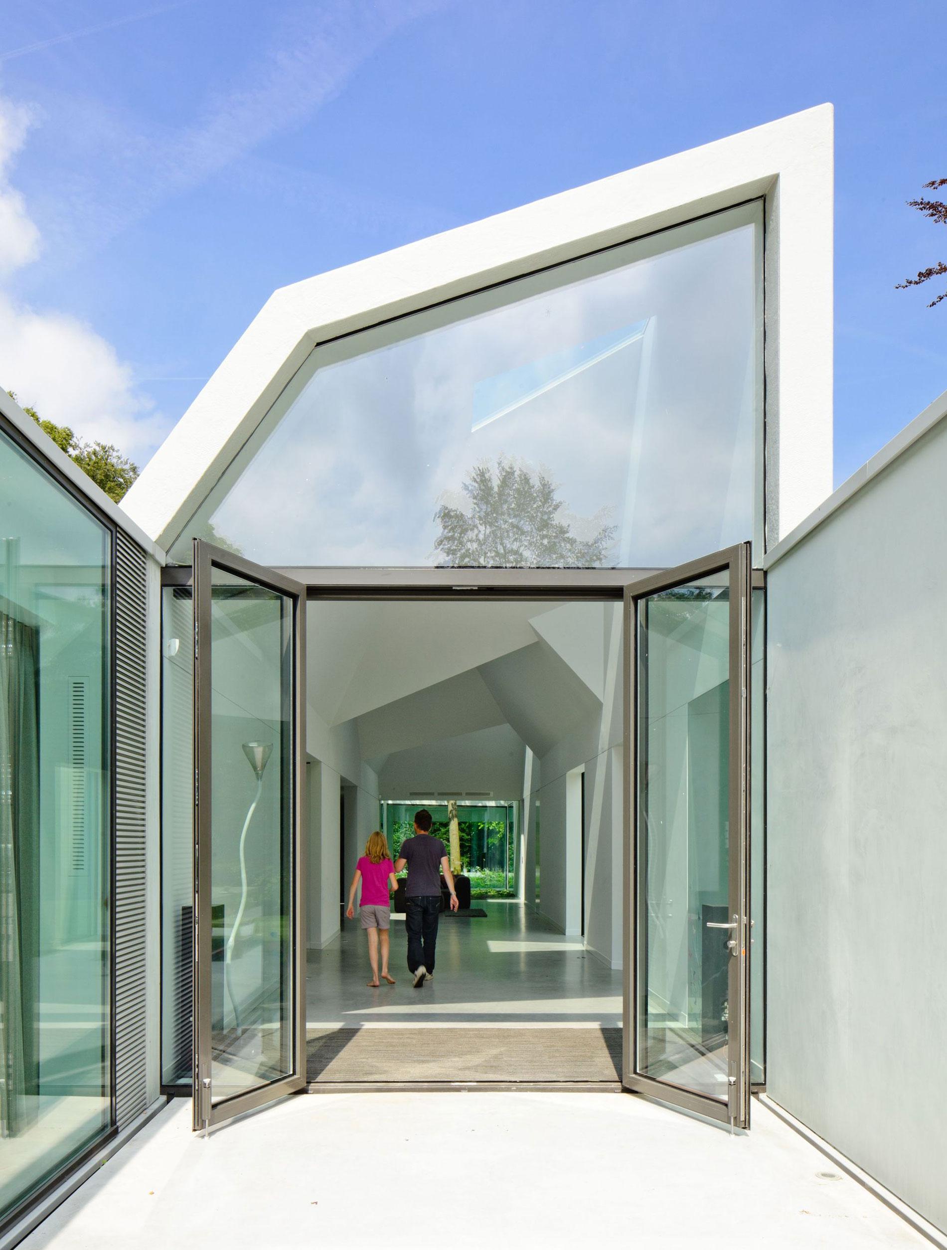 An Old Bungalow Transformed into a Spacious and Light Contemporary House in Hilversum, The Netherlands by Mecanoo (4)