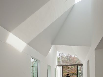 An Old Bungalow Transformed into a Spacious and Light Contemporary House in Hilversum, The Netherlands by Mecanoo (6)