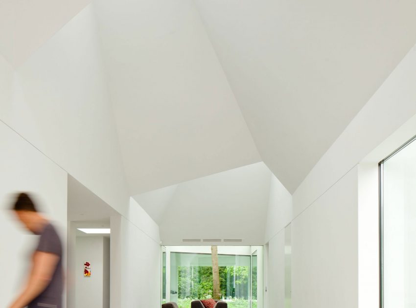 An Old Bungalow Transformed into a Spacious and Light Contemporary House in Hilversum, The Netherlands by Mecanoo (8)