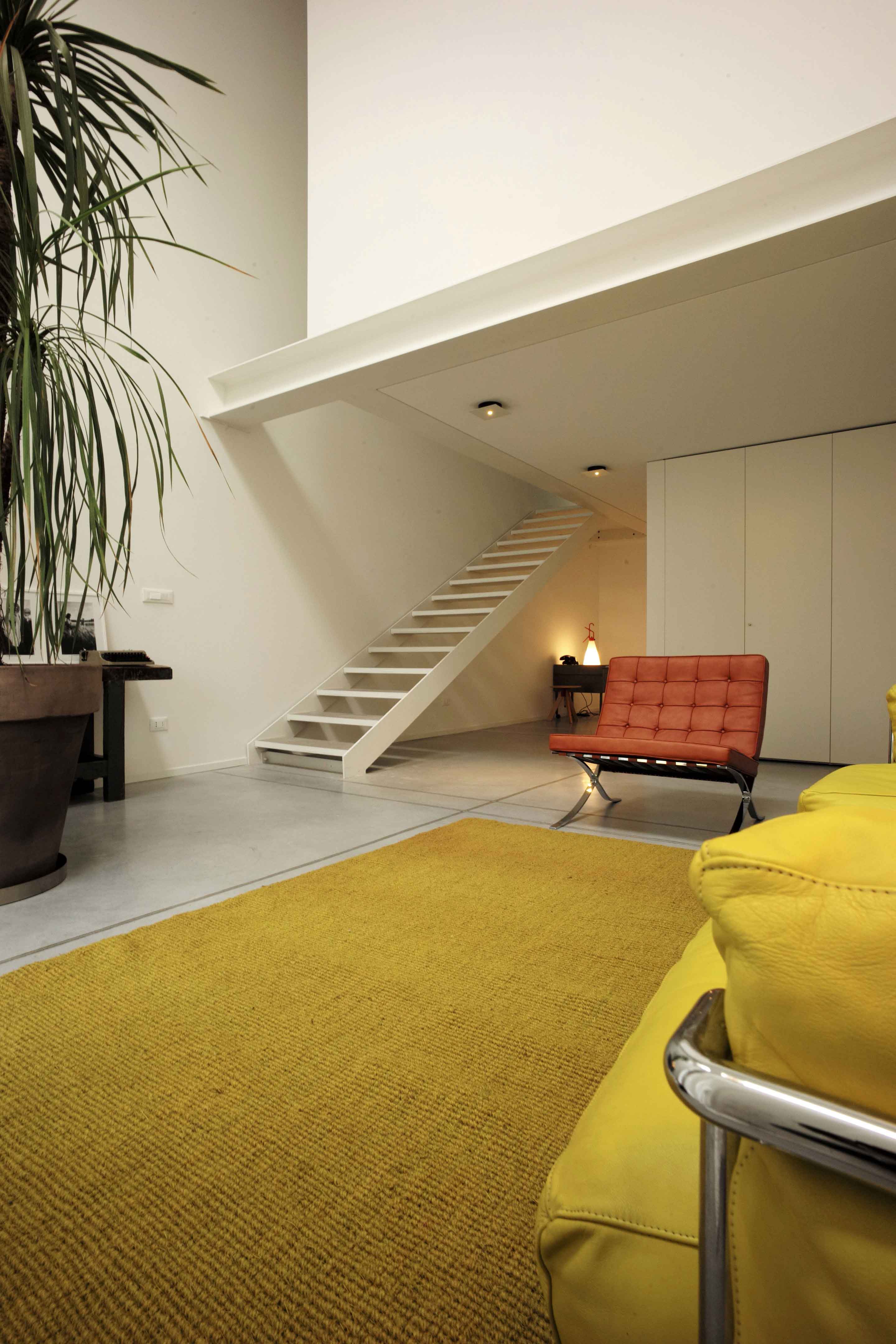 An Old Warehouse Becomes a Spacious and Bright Home in Venice, Italy by Zanon Architetti Associati (2)