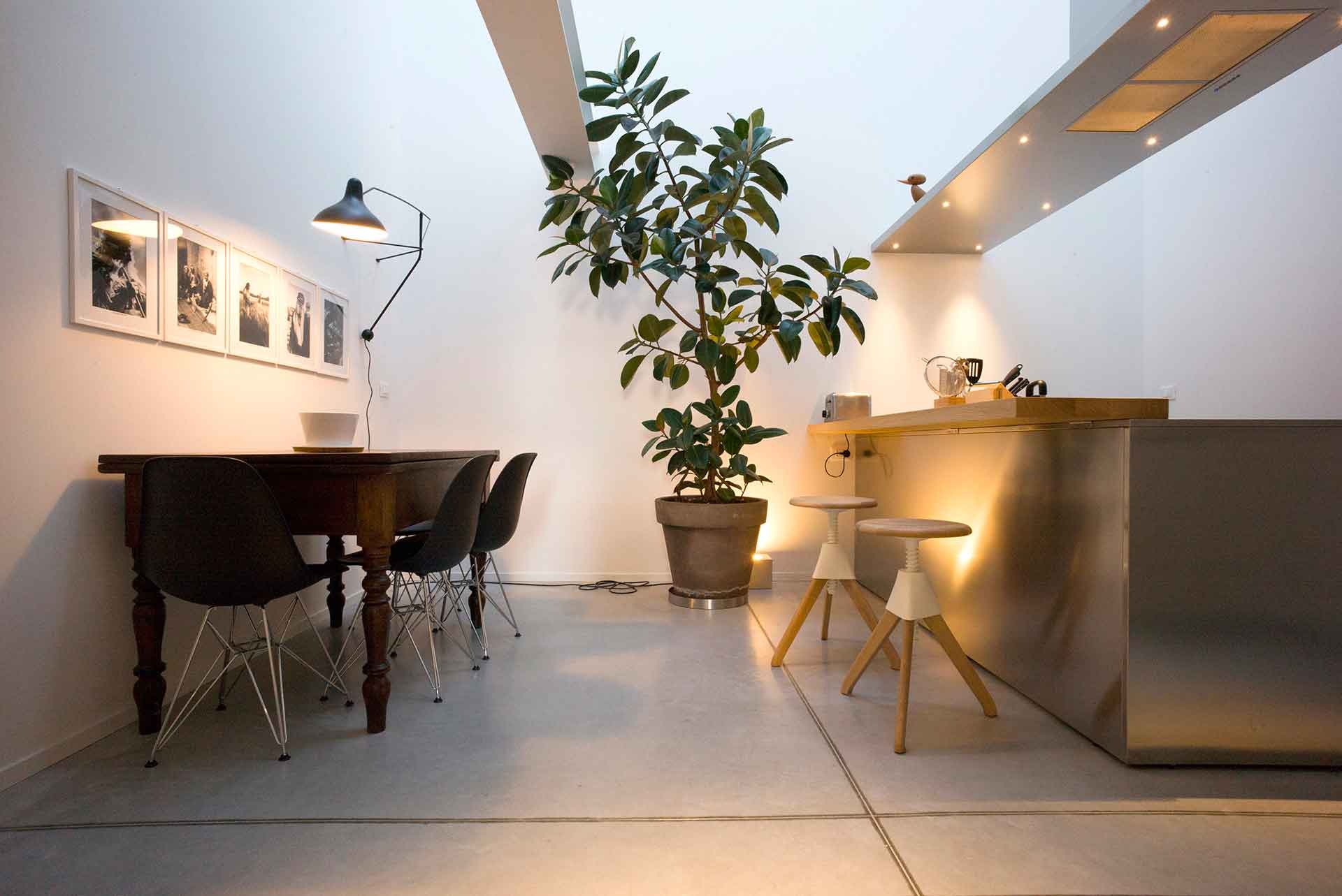 An Old Warehouse Becomes a Spacious and Bright Home in Venice, Italy by Zanon Architetti Associati (4)