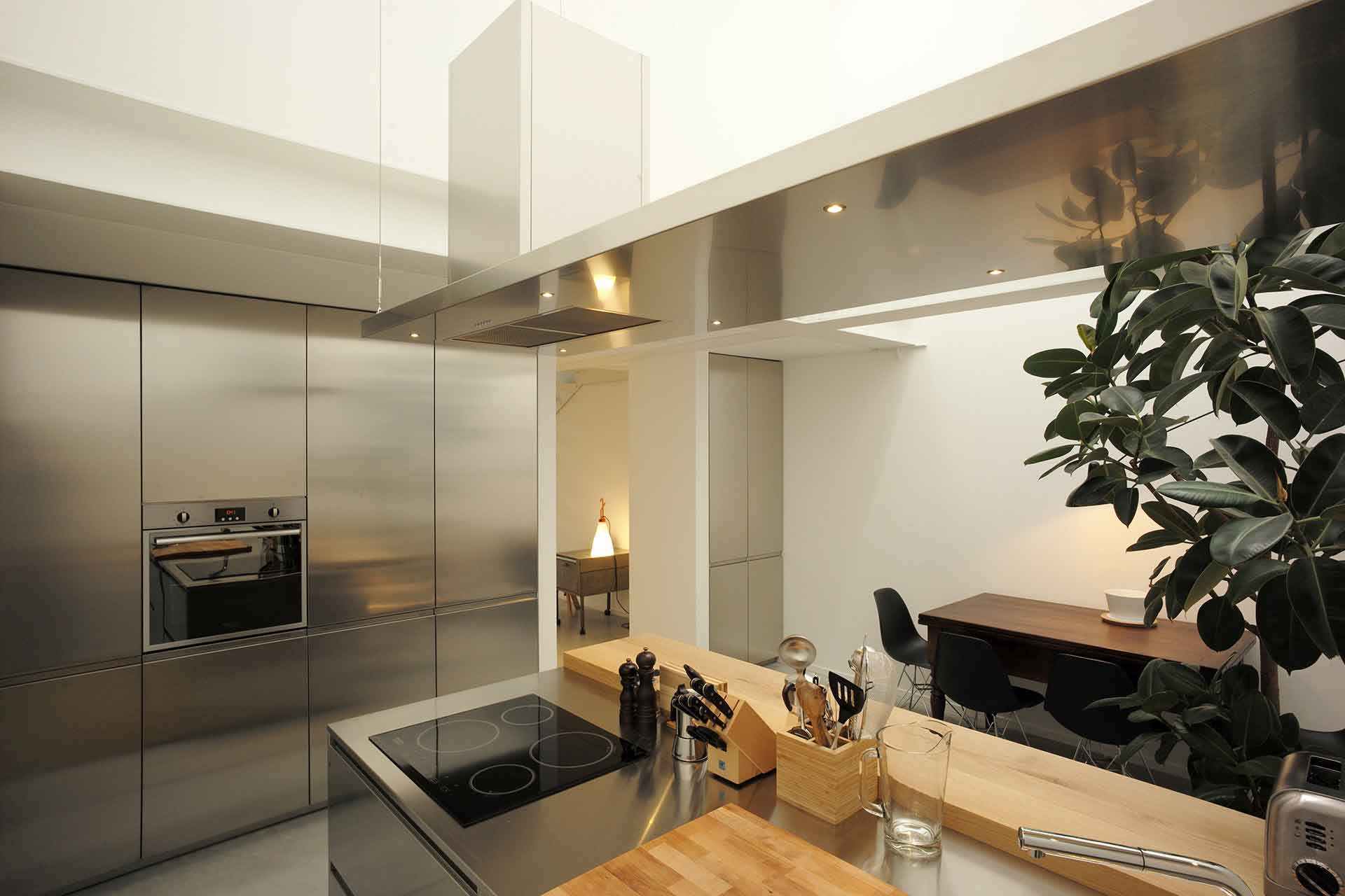 An Old Warehouse Becomes a Spacious and Bright Home in Venice, Italy by Zanon Architetti Associati (5)