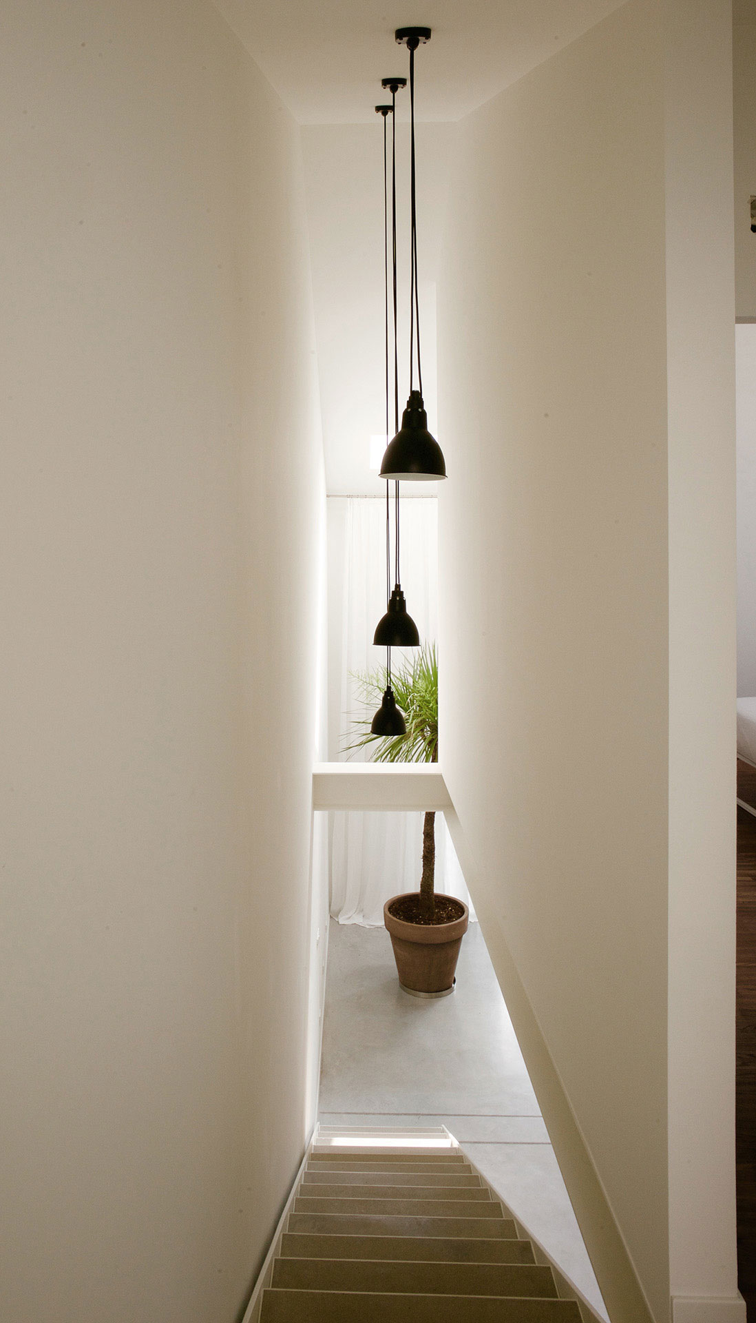 An Old Warehouse Becomes a Spacious and Bright Home in Venice, Italy by Zanon Architetti Associati (8)