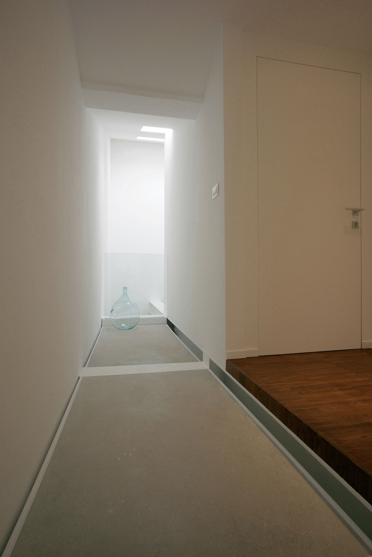 An Old Warehouse Becomes a Spacious and Bright Home in Venice, Italy by Zanon Architetti Associati (9)