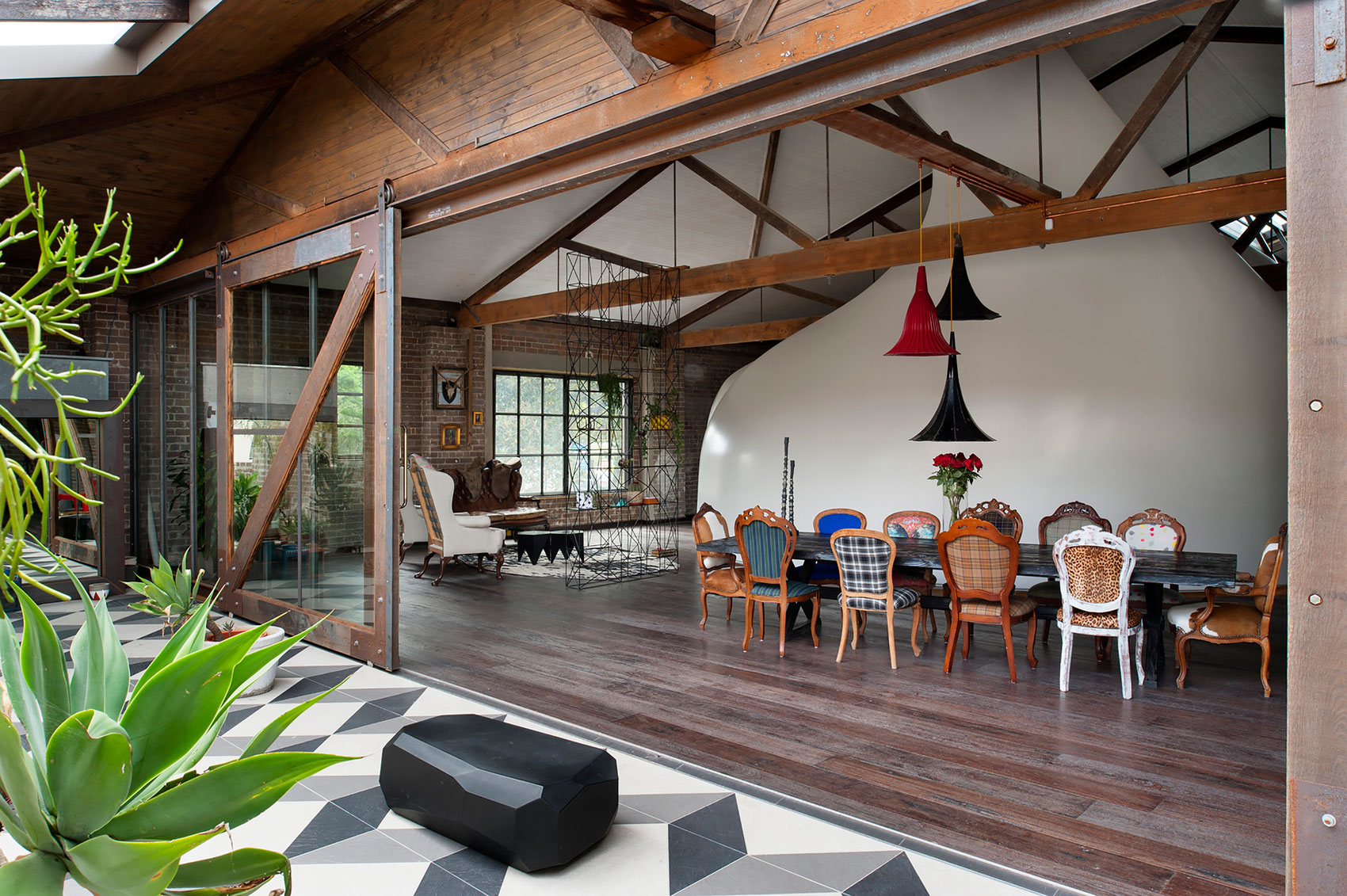 An Old Warehouse Transformed Into a Sophisticated Home in Sydney by Allen Jack+Cottier (2)