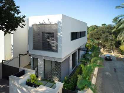 A Lively and Vibrant Modern Home with Earthy Tones and Natural Materials in Israel by Shlomit Zeldman (1)