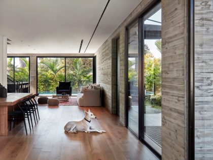 A Lively and Vibrant Modern Home with Earthy Tones and Natural Materials in Israel by Shlomit Zeldman (10)