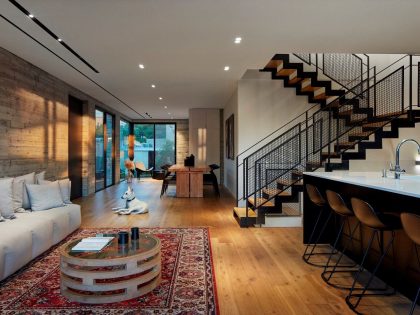 A Lively and Vibrant Modern Home with Earthy Tones and Natural Materials in Israel by Shlomit Zeldman (8)