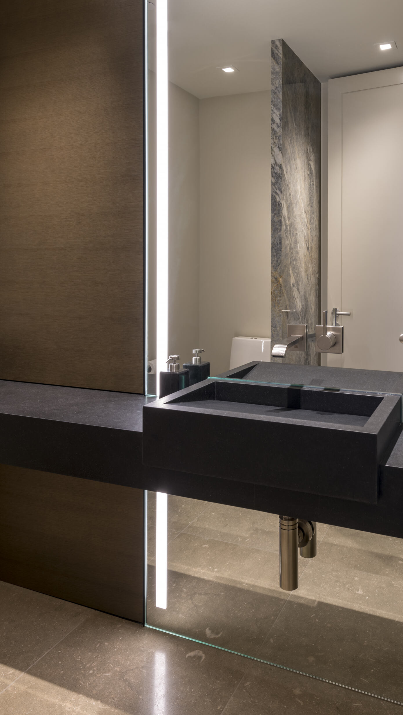 Kor Architects Renovate a Stunning Contemporary Apartment in Seattle, Washington (11)