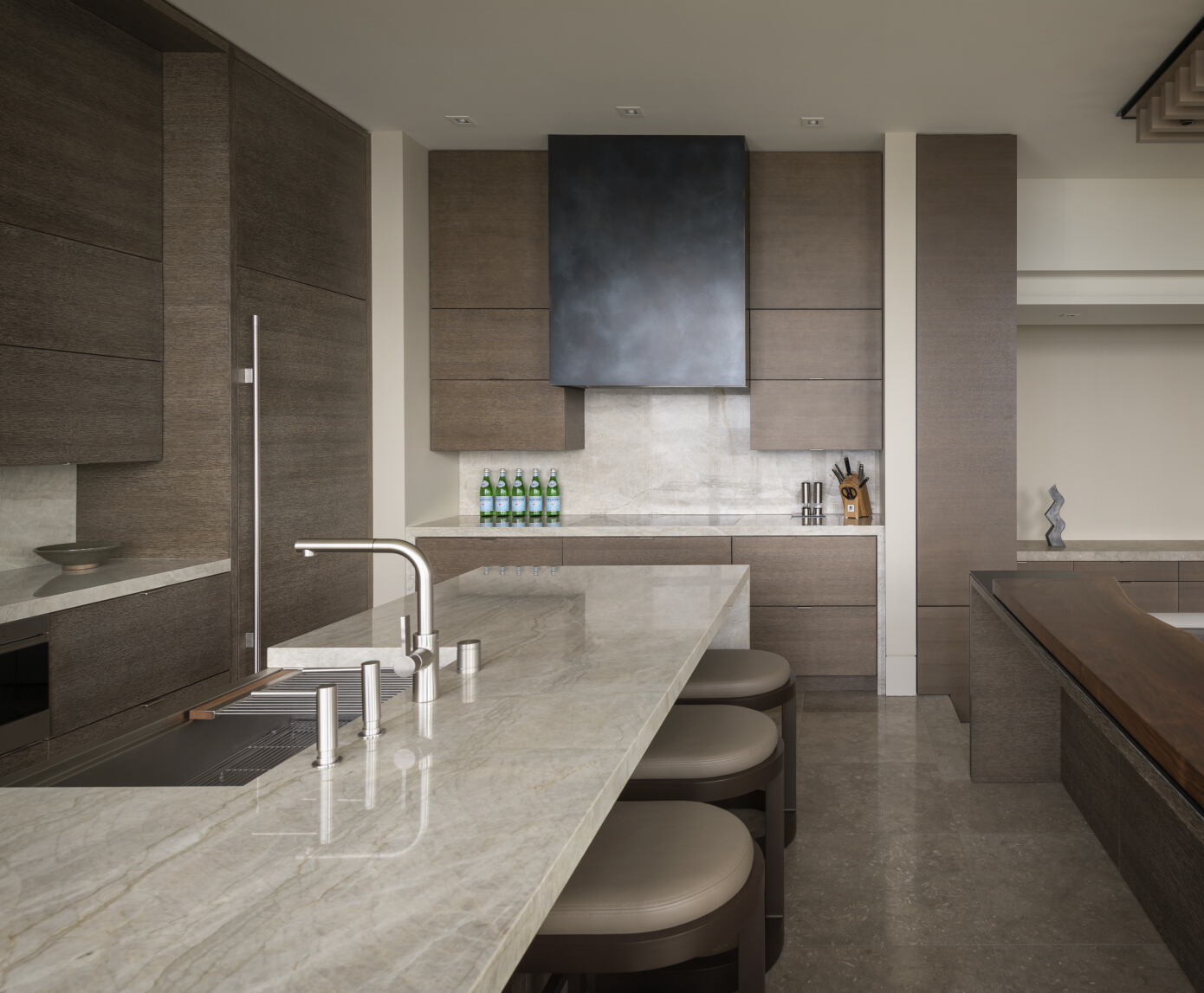 Kor Architects Renovate a Stunning Contemporary Apartment in Seattle, Washington (5)