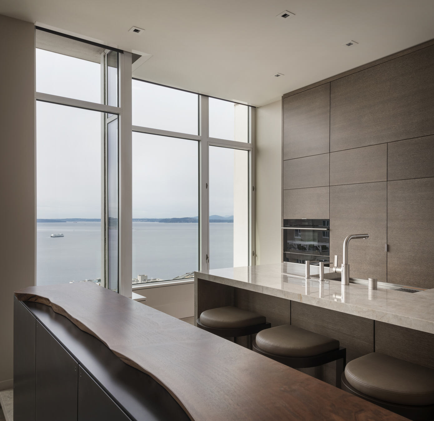 Kor Architects Renovate a Stunning Contemporary Apartment in Seattle, Washington (6)
