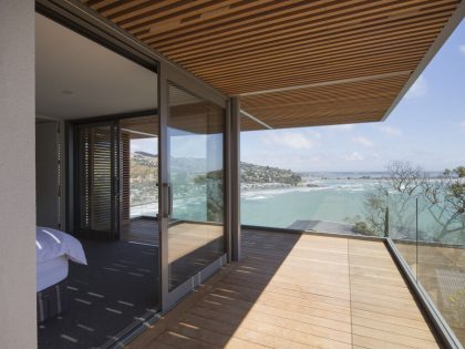 A Beautiful Cliff House with Spectacular Ocean Views in Christchurch, New Zealand by Borrmeister Architects (10)