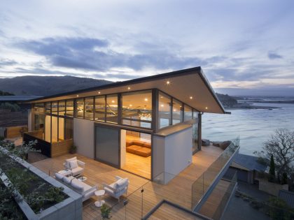 A Beautiful Cliff House with Spectacular Ocean Views in Christchurch, New Zealand by Borrmeister Architects (14)