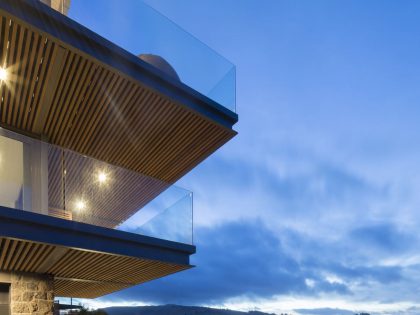 A Beautiful Cliff House with Spectacular Ocean Views in Christchurch, New Zealand by Borrmeister Architects (15)