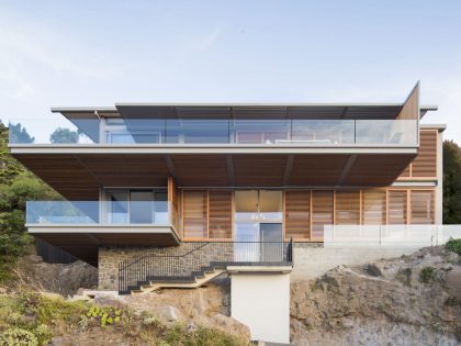 A Beautiful Cliff House with Spectacular Ocean Views in Christchurch, New Zealand by Borrmeister Architects (2)