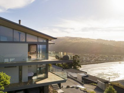 A Beautiful Cliff House with Spectacular Ocean Views in Christchurch, New Zealand by Borrmeister Architects (3)