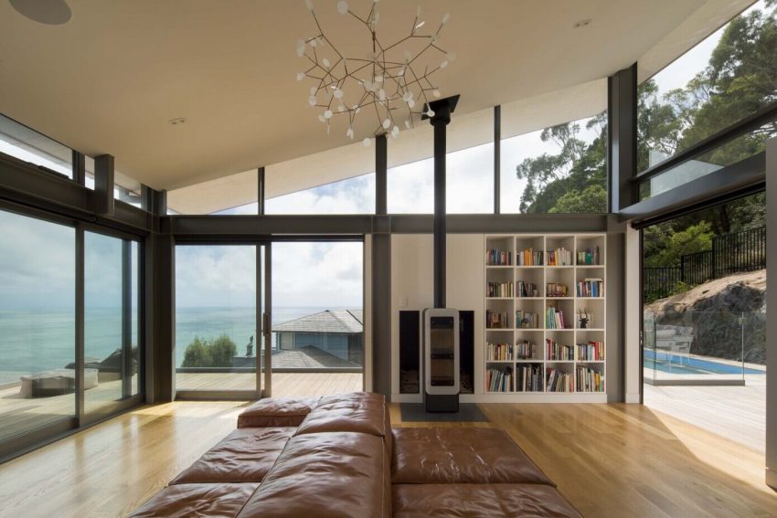 A Beautiful Cliff House with Spectacular Ocean Views in Christchurch, New Zealand by Borrmeister Architects (7)