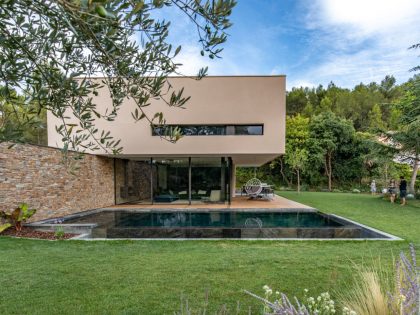 A Cozy and Luxurious Home with Warm and Inviting Atmosphere in Saint-Clément-de-Rivière, France by Brengues Le Pavec (1)