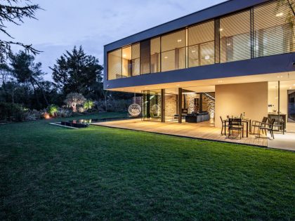 A Cozy and Luxurious Home with Warm and Inviting Atmosphere in Saint-Clément-de-Rivière, France by Brengues Le Pavec (17)