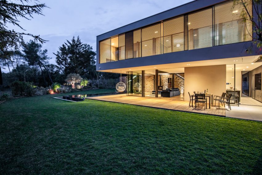 A Cozy and Luxurious Home with Warm and Inviting Atmosphere in Saint-Clément-de-Rivière, France by Brengues Le Pavec (17)