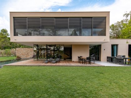 A Cozy and Luxurious Home with Warm and Inviting Atmosphere in Saint-Clément-de-Rivière, France by Brengues Le Pavec (2)