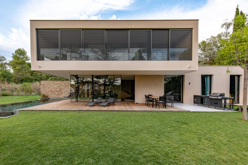 A Cozy and Luxurious Home with Warm and Inviting Atmosphere in Saint-Clément-de-Rivière, France by Brengues Le Pavec (2)