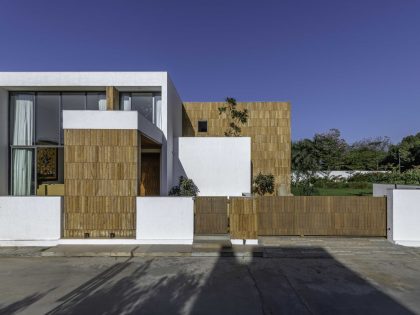 A Fantastic and Beautiful Modern White Home To Three Generations in Ahmedabad, India by The Grid Architects (1)