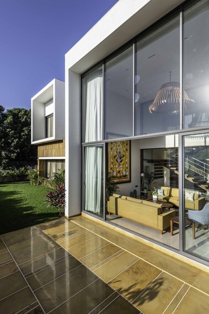 A Fantastic and Beautiful Modern White Home To Three Generations in Ahmedabad, India by The Grid Architects (11)