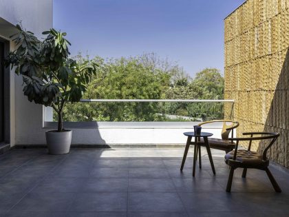 A Fantastic and Beautiful Modern White Home To Three Generations in Ahmedabad, India by The Grid Architects (15)