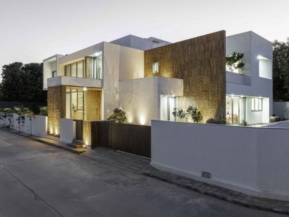 A Fantastic and Beautiful Modern White Home To Three Generations in Ahmedabad, India by The Grid Architects (16)