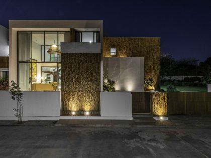 A Fantastic and Beautiful Modern White Home To Three Generations in Ahmedabad, India by The Grid Architects (18)